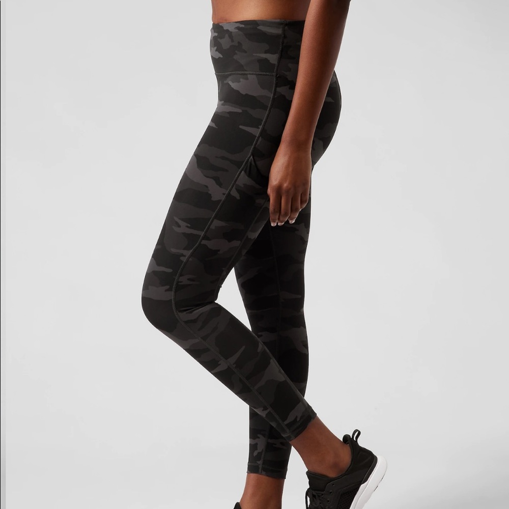 Athleta Ultimate Stash Pocket Camo 7/8 Tight Sz LP EUC - Picture 2 of 14